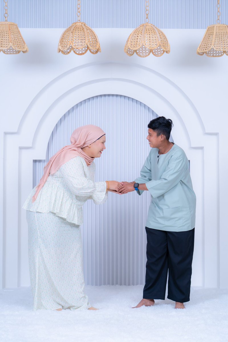 wanisazz90's tweet photo. Kawan gaduh aku hari2 selamat hari raya maaf zahir dan batin. https://t.co/3wh5MpQCU1
