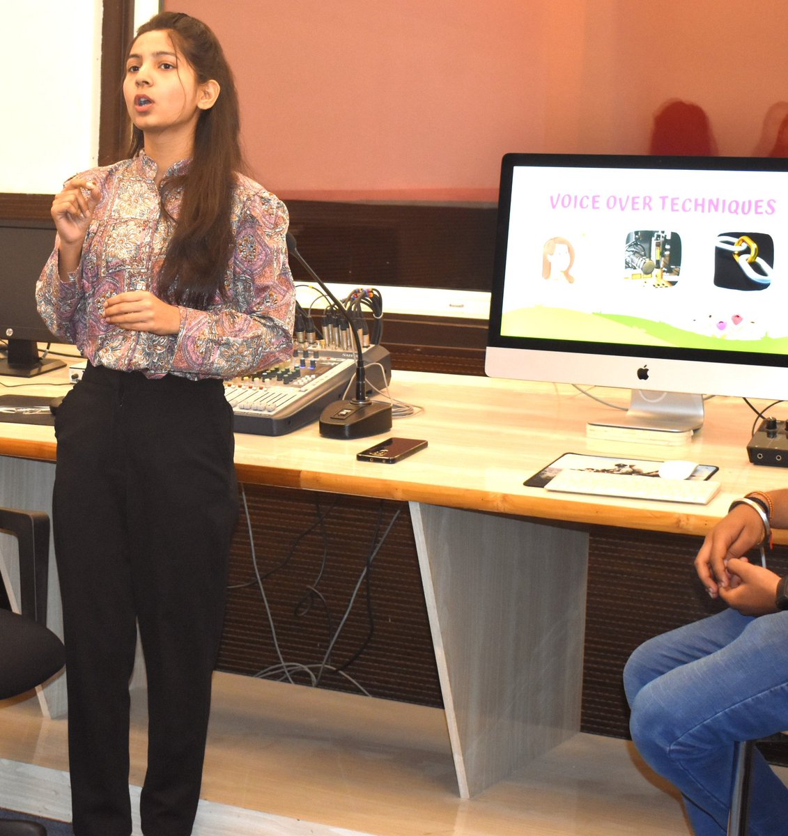 PAWANSINGHMALIK's tweet image. Media Deptt. Conducted #radio_workshop to nurture broadcasting skills. 
@JCBoseUST #media_colleges #visual_communication @DiprHaryana @cmohry