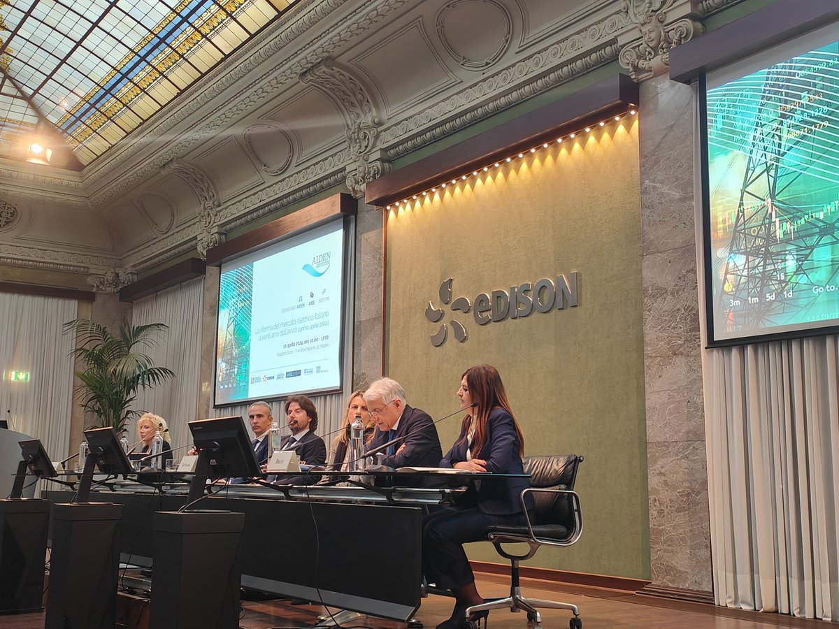 Bortoni al convegno AIDEN:L'Europa finalmente sdogana il concetto di capacity market come misura strutturale per l'adeguatezza energetica durante la transizione verso 0 emissioni.È ora di pensare a un nuovo CM oltre il 2027, più orientato alla transizione energetica.…