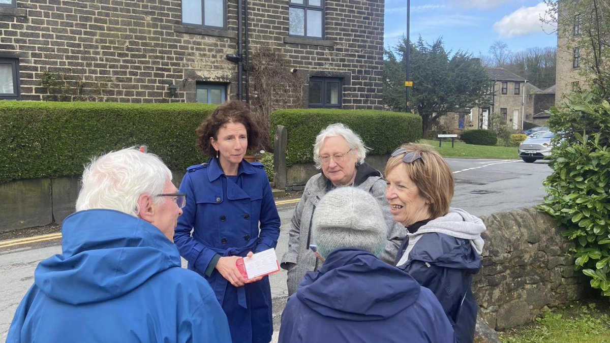 Great to join volunteers on the #labourdoorstep in Saddleworth. Lots of residents raised concerns about the long waiting lists for the NHS under the Conservatives and the difficulty in getting a GP appointment. Labour will crack down on tax dodgers to fund our NHS.
