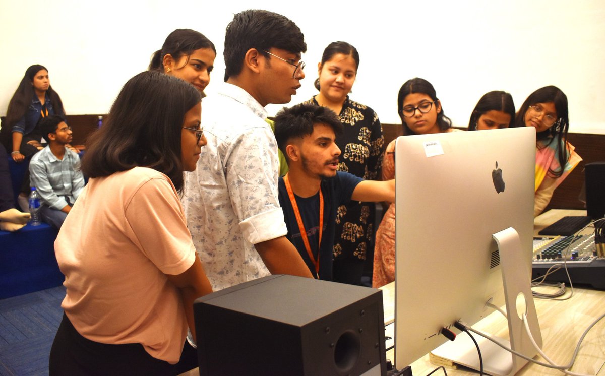 PAWANSINGHMALIK's tweet image. Media Deptt. Conducted #radio_workshop to nurture broadcasting skills. 
@JCBoseUST #media_colleges #visual_communication @DiprHaryana @cmohry