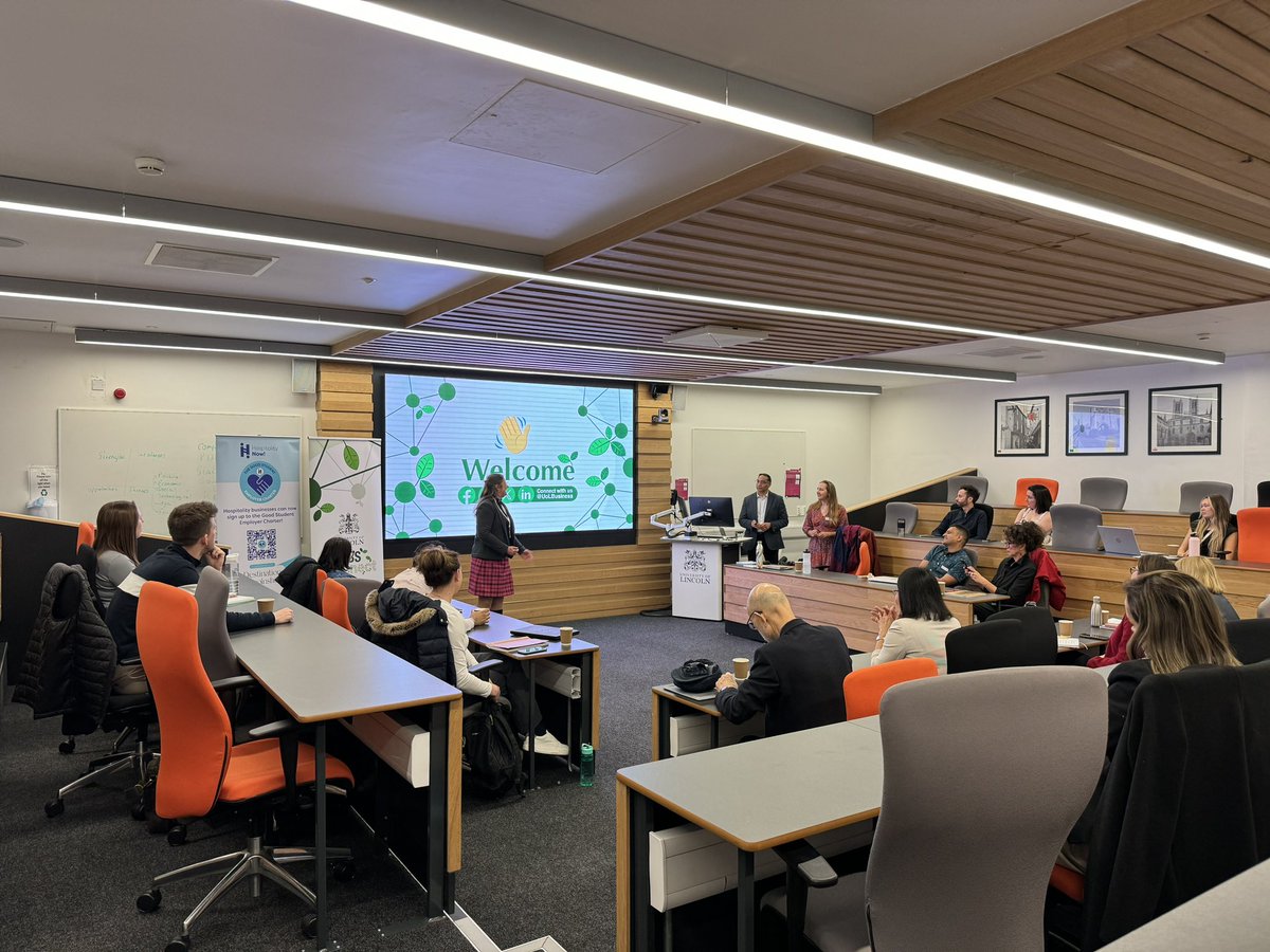 We’re kicking off #LIBSConnect, talking about #SustainableWorkplaces this morning with a welcome by @NatalieWilmot, Dean of @UoLBusiness 🌱