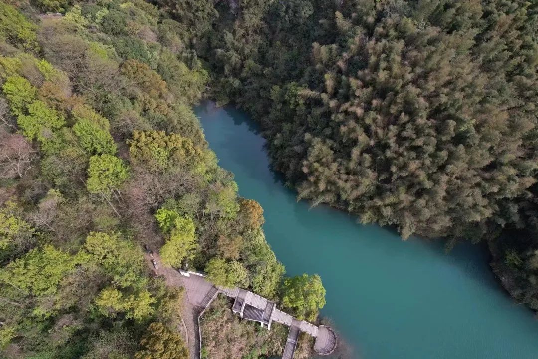 Hengxi is the 'Hometown of Ancient Trail Culture' in Yinzhou, and Tingxiling is one of the many ancient trails in Hengxi and has been loved by hikers for many years. 
#hiking #outdoors #FunInNingbo
@VisitYinzhou @NingboFocus1