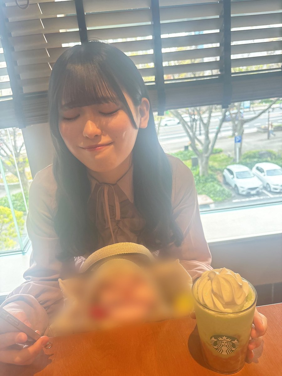 スタバの新作のメロンフラペチーノ
飲んだ奥田唯菜さん、
クリームほっぺに付けてました。
(かわいい)
@stu48_yuina0707 

#STU48