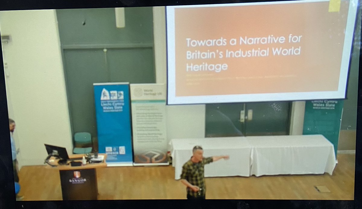 Gary Robinson yn croesawu pawb i gynhadledd @WorldHeritageUK @BangorUni heddiw / Gary Robinson welcoming everyone to the exciting @WorldHeritageUK workshop @BangorUni today. #Llechi #Slate #GlobalHeritage @SHiLSSBU