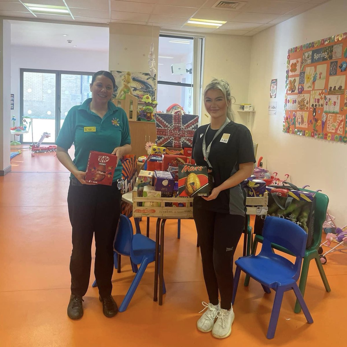 🐰 Our Community Engagement Officer, Tay Whelan, visited the Children's Ward at Princess Royal Hospital to donate 100 eggs gifted by St John's Ambulance Badgers. We deeply value the dedication of the NHS and wanted to express our gratitude through this gesture. 

#Shropshire