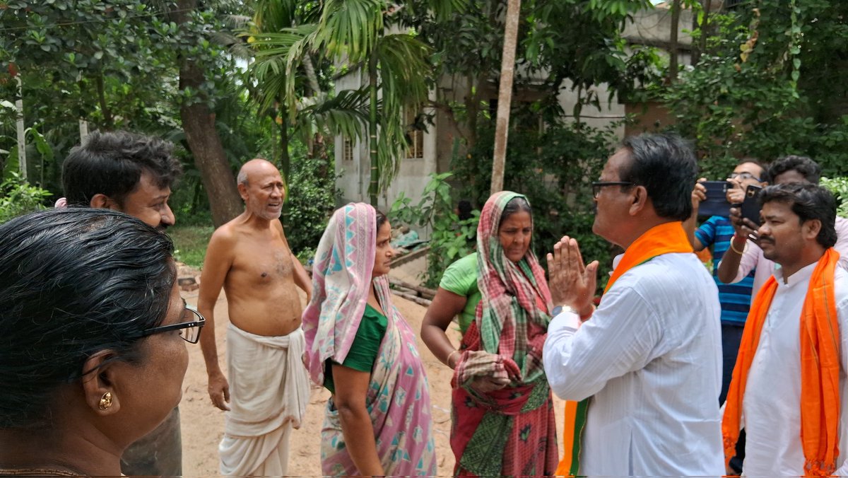 উদয়নারায়ণপুর বিধানসভার ১ নং মন্ডলে জনসংযোগ করলেন উলুবেড়িয়া লোকসভার বিজেপি প্রার্থী অরুনউদয় পালচৌধুরী মহাশয় ।
#Vote4BJP #vote4arunudaypaulchowdhury #AbkiBarModiSarkar #ModiAgainIn2024 #AbkiBaar400Paar