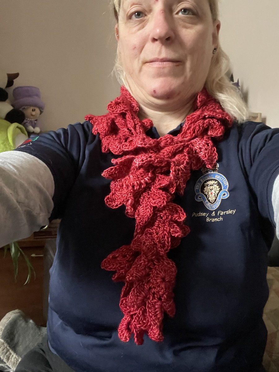 Hola amigos. Look what arrived in the post yesterday. A beautiful gift and scarf from @smiffytheBT’s vereee clever hoomum. Gracias to your mum Smiffy
