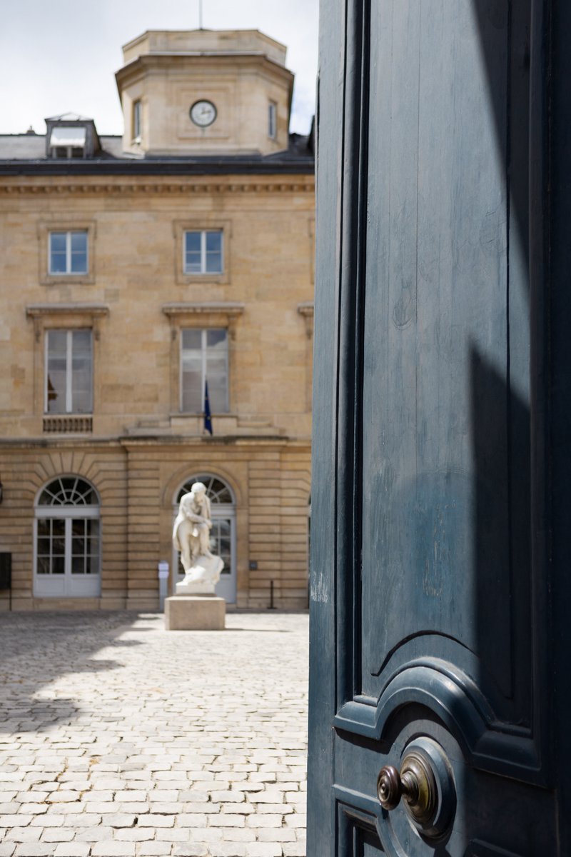 🏛️ Vous désirez explorer les recoins secrets de bâtiments historiques et découvrir l’#histoire du Collège de France ? 🏛️ Le Collège de France propose en partenariat avec le @GrandPalaisRmn des #visites guidées exceptionnelles, conduites par un guide-conférencier. ⏰ Les samedis…