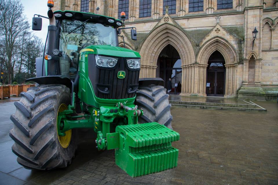 There will be a John Deere tractor joining us alongside the petting farm during our Spring Show on Saturday. Thank you to @RiponFarmServ for lending it to us for the day! eventbrite.co.uk/e/spring-food-… #tractor #riponcathedral #springshow #cathedral #johndeeretractor
