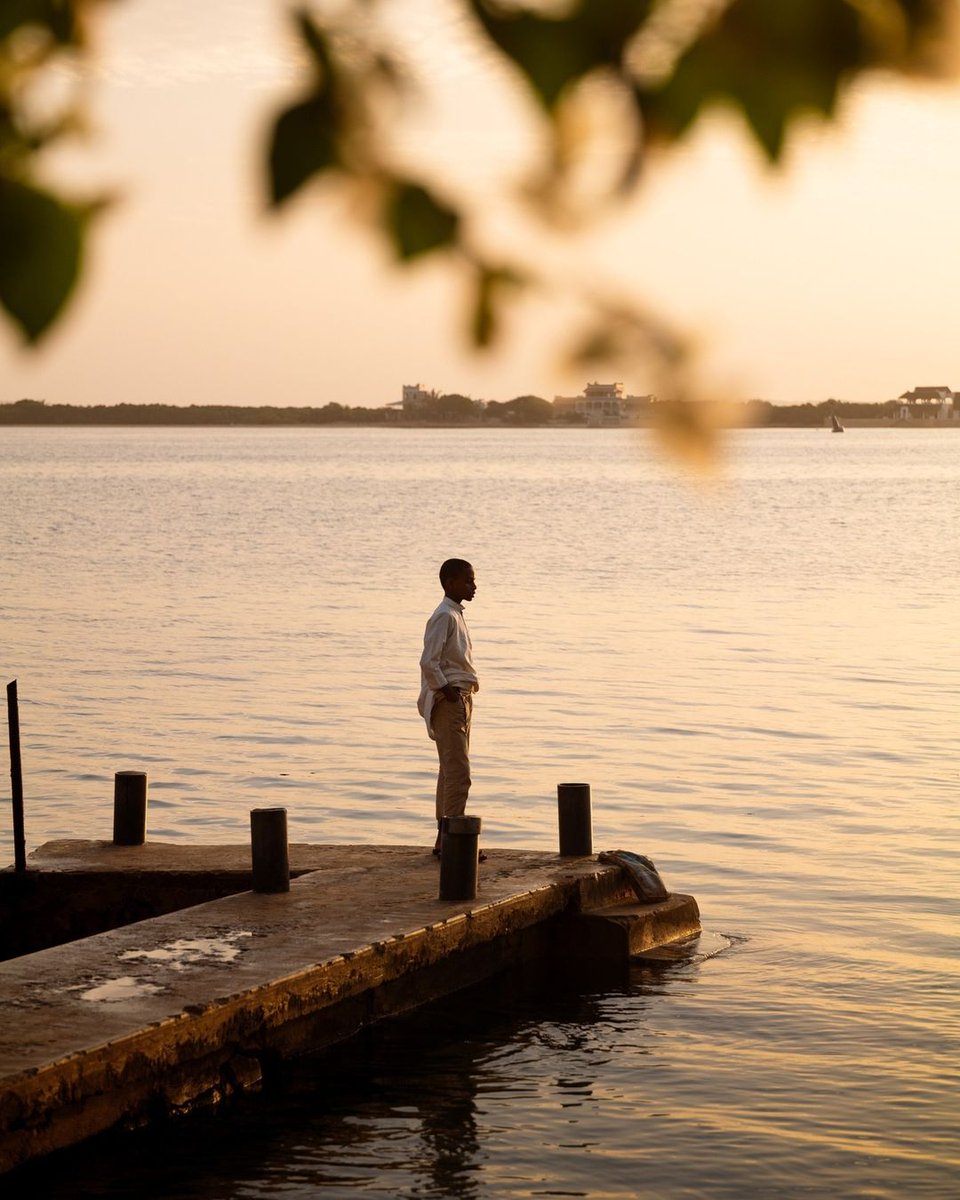 Today for #EarthMonth we're visiting Lamu, located in Northern Kenya with photographer Kevin Kremer 🌍 Known for its rich Swahili culture, Kevin captured this silent moment in Lamu by the sea during the early hours of the morning with his #LeicaSL2 🔗 splr.io/6011c4lV1