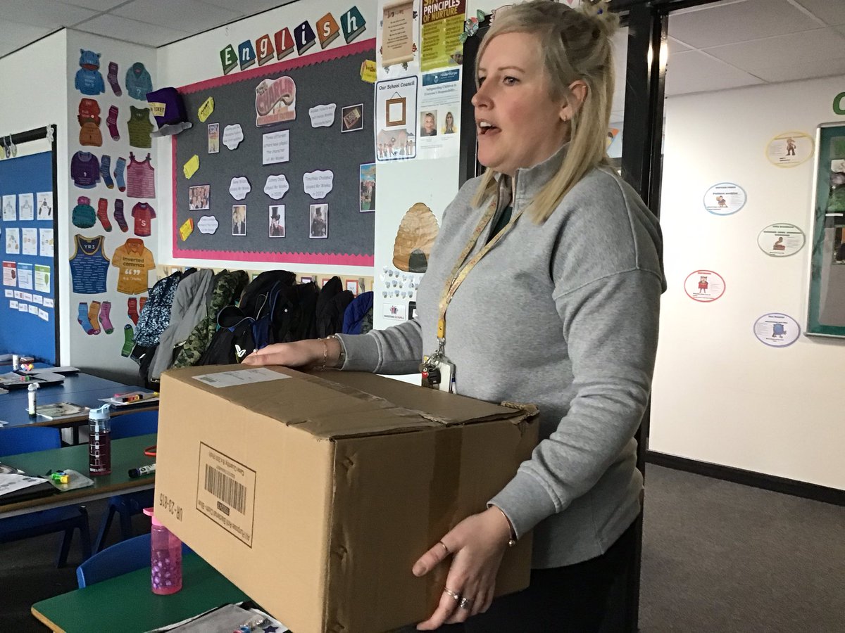 HilderthorpeSch's tweet photo. 4CT enjoyed meeting Albert and Tallulah this morning in our English work. They are pet tortoises and we asked lots of questions and found out lots of information about them #hildyear4 #hildeng #hildexperience @janeconsidine https://t.co/SKfkJjukvm