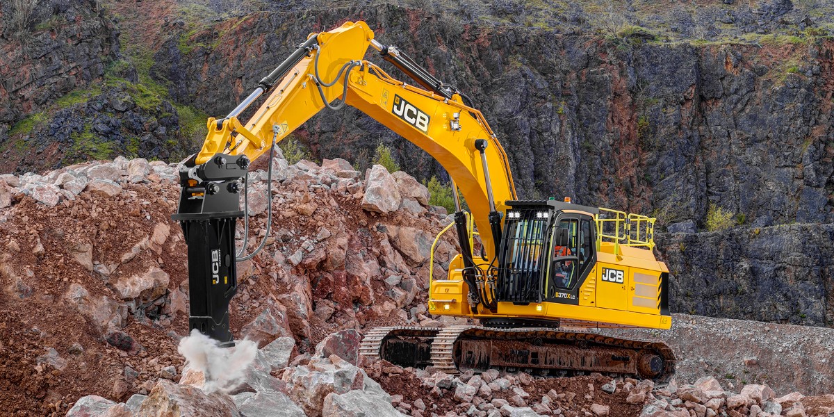 The evolution of excavators. We have increased the horsepower and torque, as well as adding a host of advanced features to maximise productivity on the new #JCB 370X tracked excavator. Discover more: brnw.ch/21wIGdx.