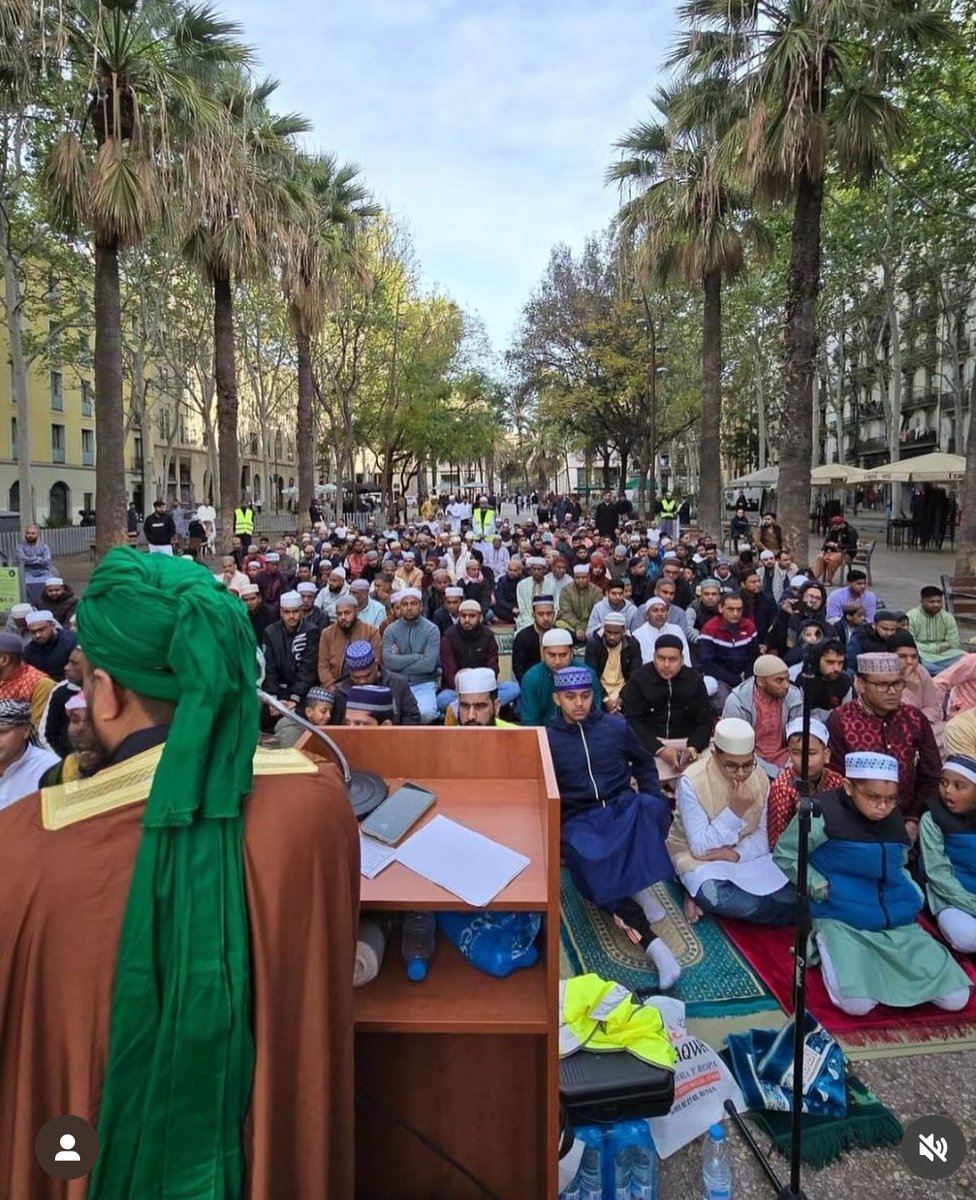 Es Tánger, Marrakech??? No. Es el Raval esta mañana. Pronto será demasiado tarde. INVASIÓN