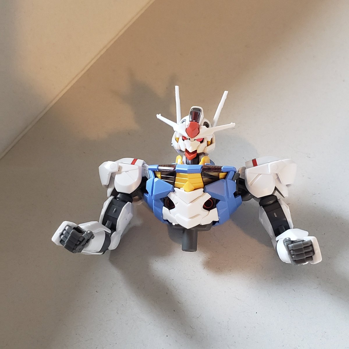 IAmDaveBaldwin's tweet photo. Made a #Gundam for the first time yesterday. Good fun. War is bad. https://t.co/qEZIb4g1mS
