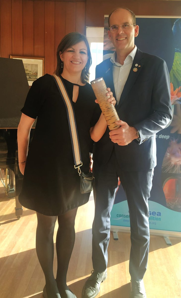 #OceanDecade24 'The Decade and the Deep', celebrating 20 years of great @DeepSeaConserve work! Pictured there, @ThomsonFiji @richardbrisius @DanHikuroa @siankowen and Lisa Levin filling #Relay4Nature baton with ocean messages before it sails with @theoceanrace to @OurOceanGreece