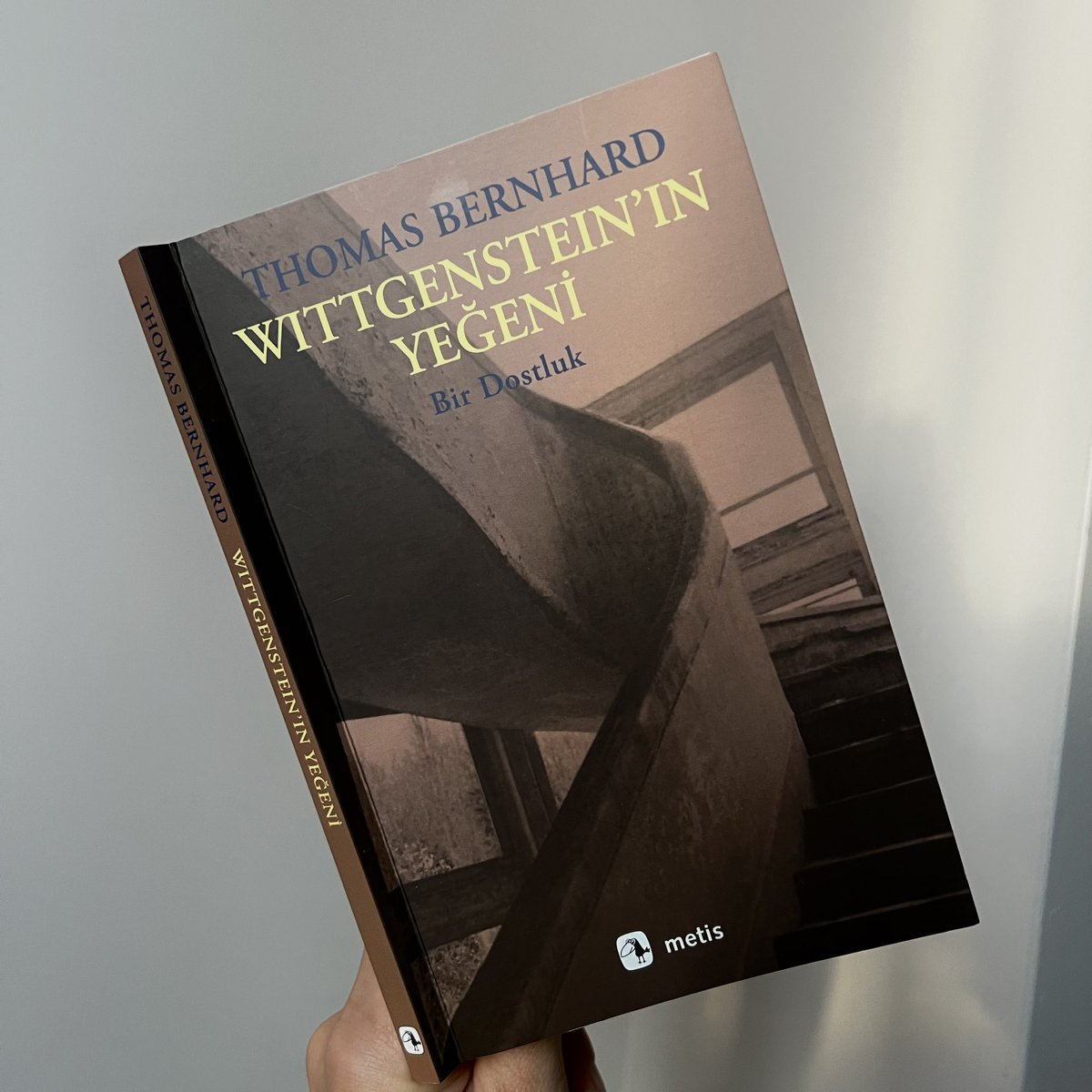 Wittgenstein'ın Yeğeni, ya Bernhard'ın en rahat okunan kitabı ya da ben onu okumayı çok özlemişim🙂 Kana kana su içer gibi bitirdim tek nefeste👌