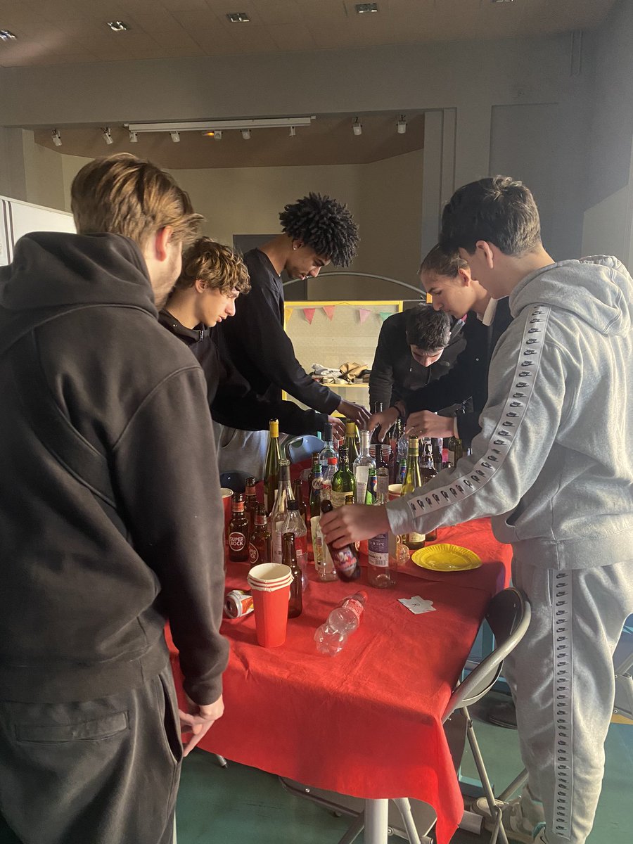 👫 Le succès de l’escape game #HarcelementScolaire et #cyberharcelement co-construit par <a href="/GADDICTIONfr/">G-ADDICTION Jeunesse citoyenne</a> et <a href="/PRJSUD/">PRJ SUD JEUNES</a> ne se dément pas…

👫 Plus d’une 100aine de jeunes sensibilisés, à #Draguignan, aux outils/ressources disponibles !