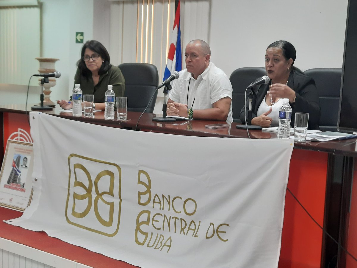 En el día de ayer se efectuaron 2 actividades importantes para el BCC,  la firma del "Convenio Colectivo de Trabajo " y el Balance del Buro Sindical del 2023, donde se le entregó la condición de "Colectivo Distinguido Nacional al BCC " por 8va ocasión. Somos los mejores 😜 😜 😜