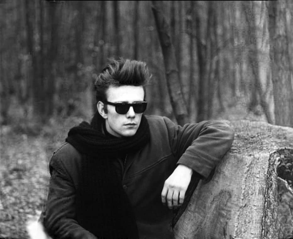 10 April 1962: Stuart Sutcliffe, the brilliant young painter who was the Beatles' bass guitarist in Liverpool and Hamburg, dies of a brain haemorrhage. Rest in peace, Stu. See more: beatlesbible.com/1962/04/10/stu…