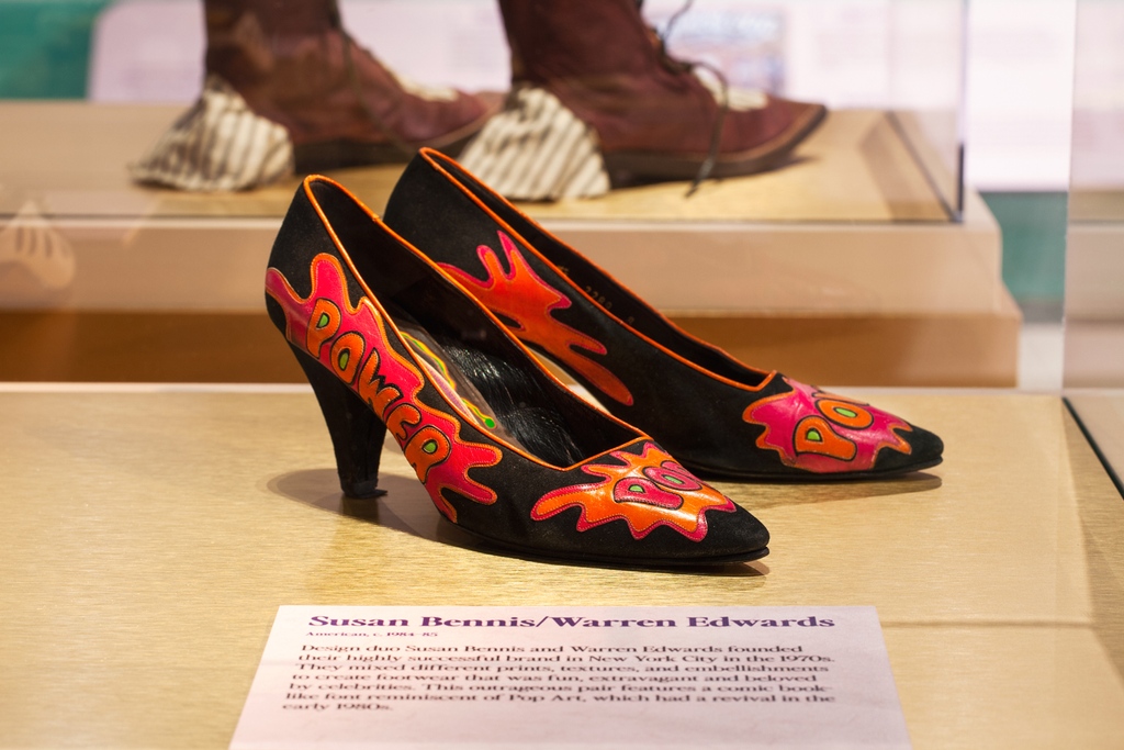 Azure Magazine (@azuremagazine) on Twitter photo Moderated by celebrated journalist <a href="/NathAt/">Nathalie Atkinson</a>, discover the lasting impact of the 1980s on fashion, culture, film and television during a panel talk presented by the <a href="/batashoemuseum/">Bata Shoe Museum</a> in partnership with <a href="/CAFTCAD/">CAFTCAD</a>. Purchase your tickets now!
batashoemuseum.ca/event/shoulder… Moderated by celebrated journalist <a href="/NathAt/">Nathalie Atkinson</a>, discover the lasting impact of the 1980s on fashion, culture, film and television during a panel talk presented by the <a href="/batashoemuseum/">Bata Shoe Museum</a> in partnership with <a href="/CAFTCAD/">CAFTCAD</a>. Purchase your tickets now!
batashoemuseum.ca/event/shoulder…