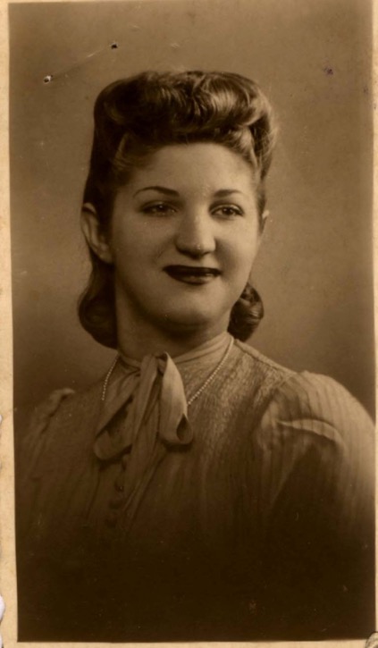 10 April 1922 | A Polish Jewish woman, Sara Banet, was born in Warsaw. She emigrated to Belgium. In 1943 she was deported to #Auschwitz from Malines / Mechelen. She did not survive.