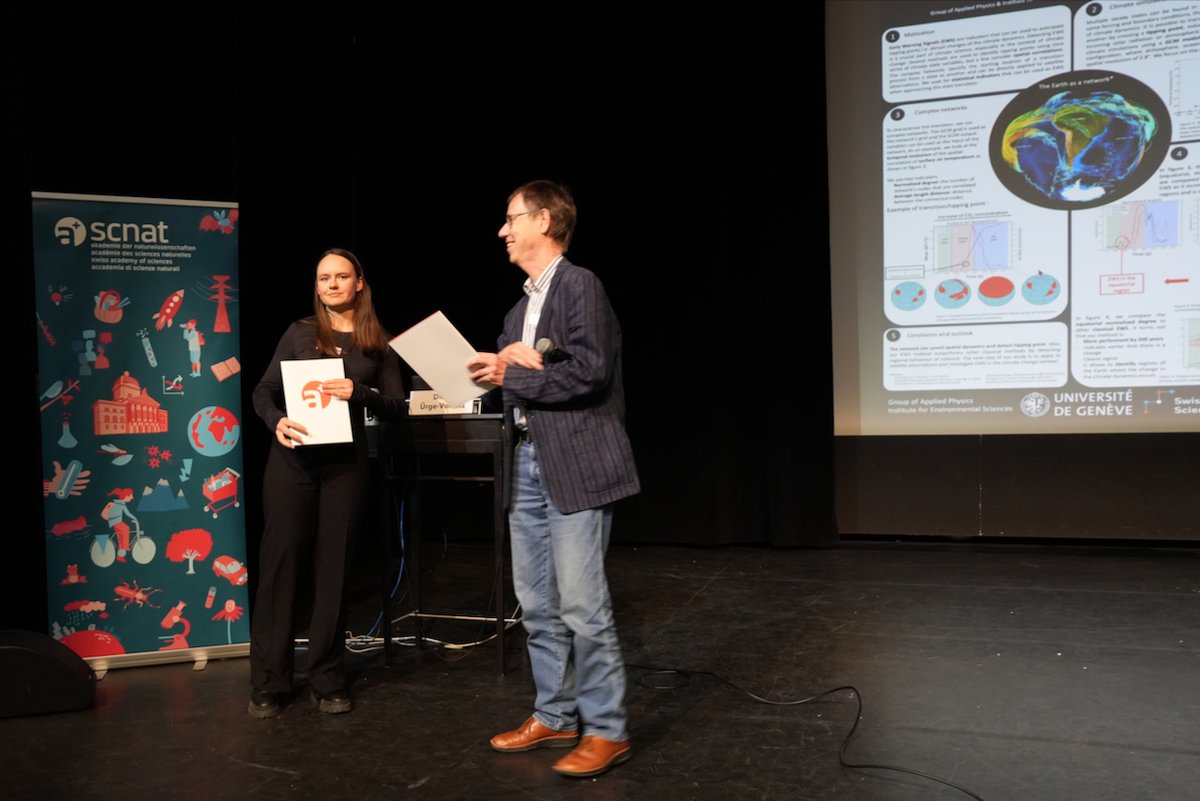 We now have some awards to give out! Nicolas Hartmann (@unibern) and Laure Moinat (@sciences_UNIGE) take the prize for the best posters in the '#Atmosphere/#Hydrosphere' category. Well done! 🏆 #SGCD24