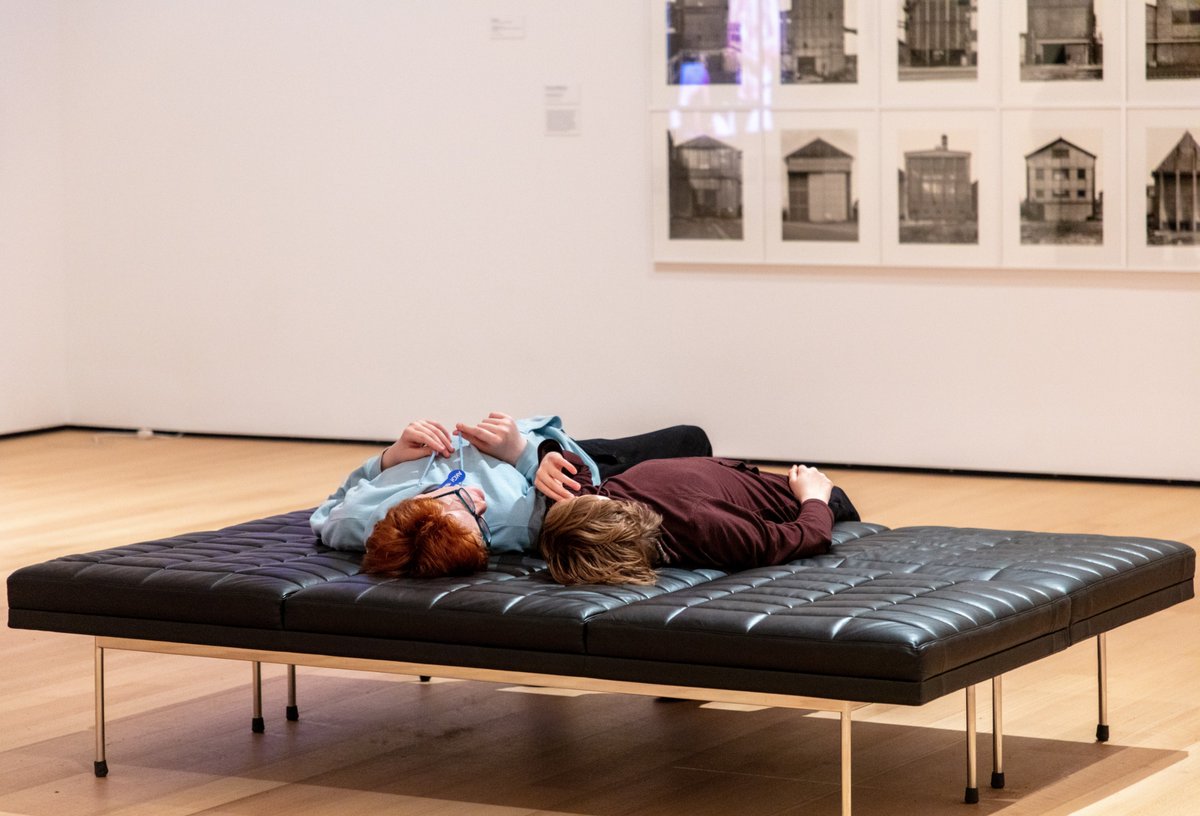 We get it. Museum-ing can be a lot, and sometimes you need to take a break. Thankfully, we have plenty of places to stop and rest, including Cornelia and Sculpture Bar! Plan your visit this weekend → buffaloakg.org/visit [📷 Jeff Mace]