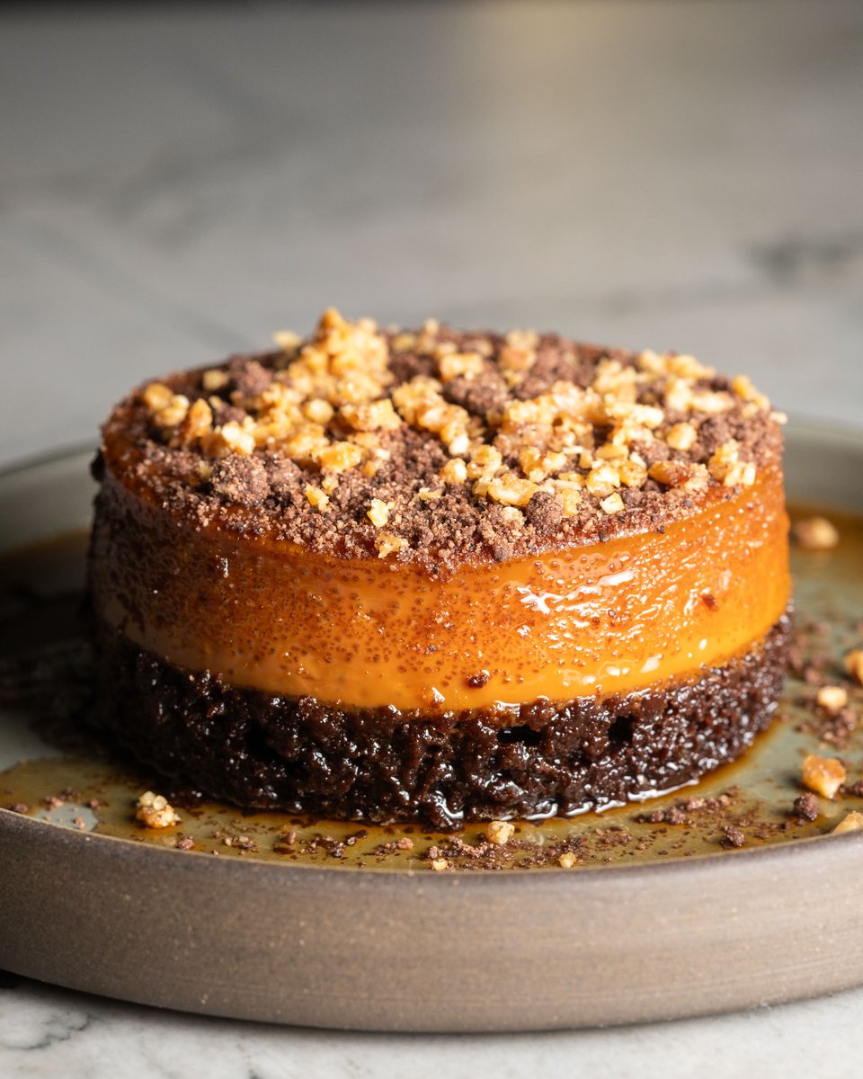 👋 CHOCOFLAN! Our newest dessert has arrived 🍮 🍫 Indulge in this layered dulce de leche flan &amp; chocolate cake, topped with coffee &amp; almond crunch.

*Available at our San Diego &amp; Orange County locations.