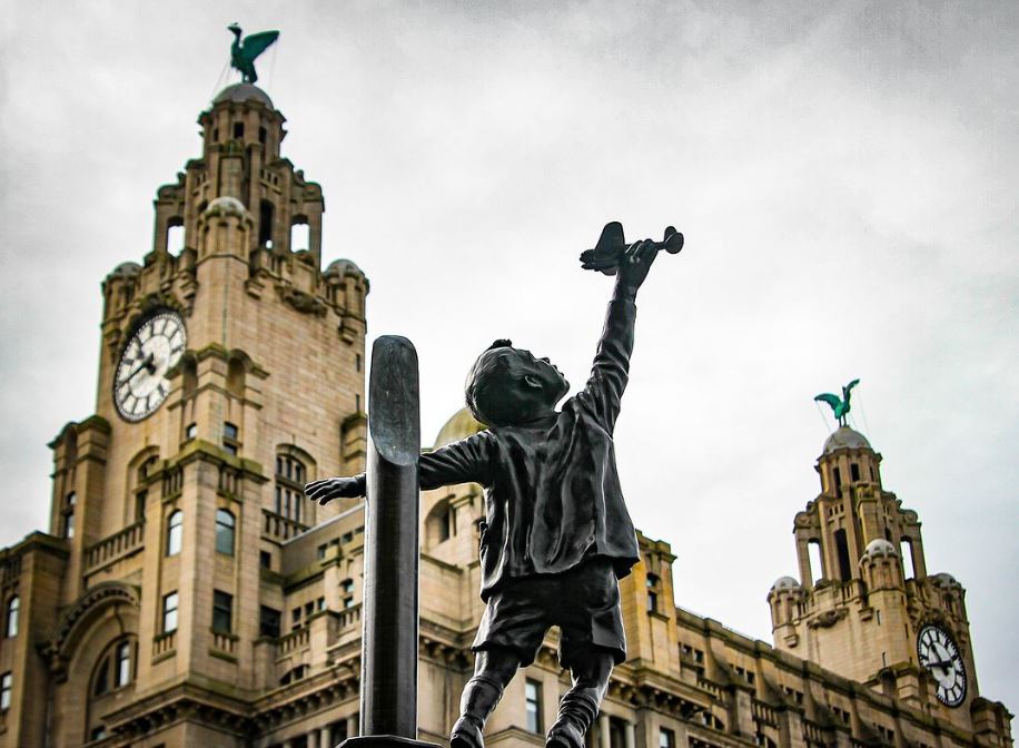 A great shot of the building behind the Liverpool Blitz Memorial Liverpool Blitz memorial commemorating civilians who lost their lives during the bombing of the city💓 Sculpted by local artist Tom Murphy 📷@northwestblogger #rlb360 #getabirdseyeview #ww2 #blitz #liverpool