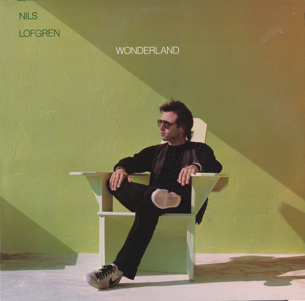 Malgrat l'enorme BAGATGE PREVI de #NilsLofgren, el conec amb aquest LP de #Rock 'MANDRÓS' d'arrel #NeilYoung; i el trobo FASCINANT! CURIOSAMENT això no em passa amb cap + OBRA SEVA... massa #AOR? En tot cas, MOLT REPUTAT🎸de SESSIÓ que acabarà com a MEMBRE FIXE de la #EStreetBand