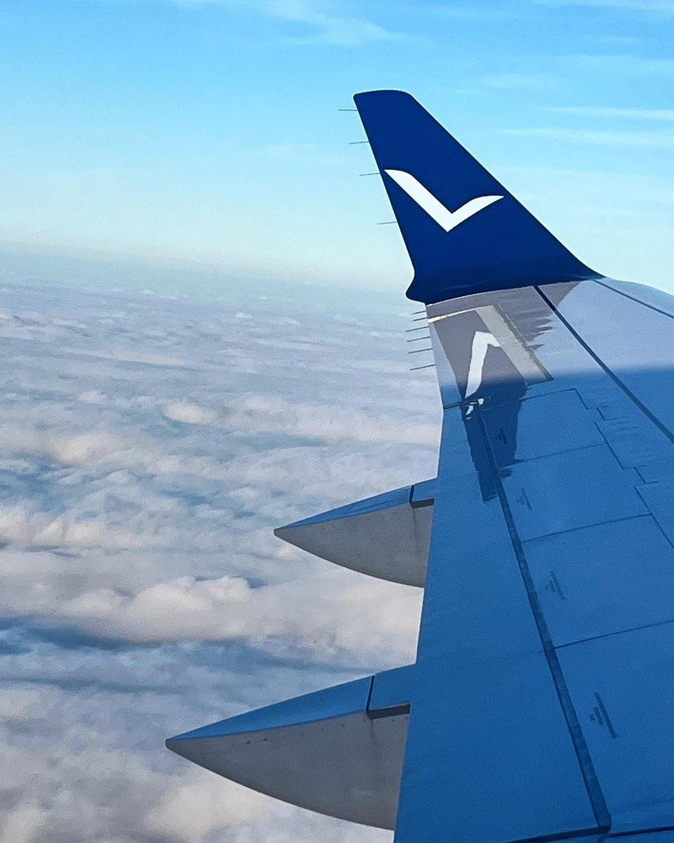 Our Ascent sign is really looking good above the clouds😌 #breezeascent #flybreeze #wingletwednesday 📸: @explorersclubadventures