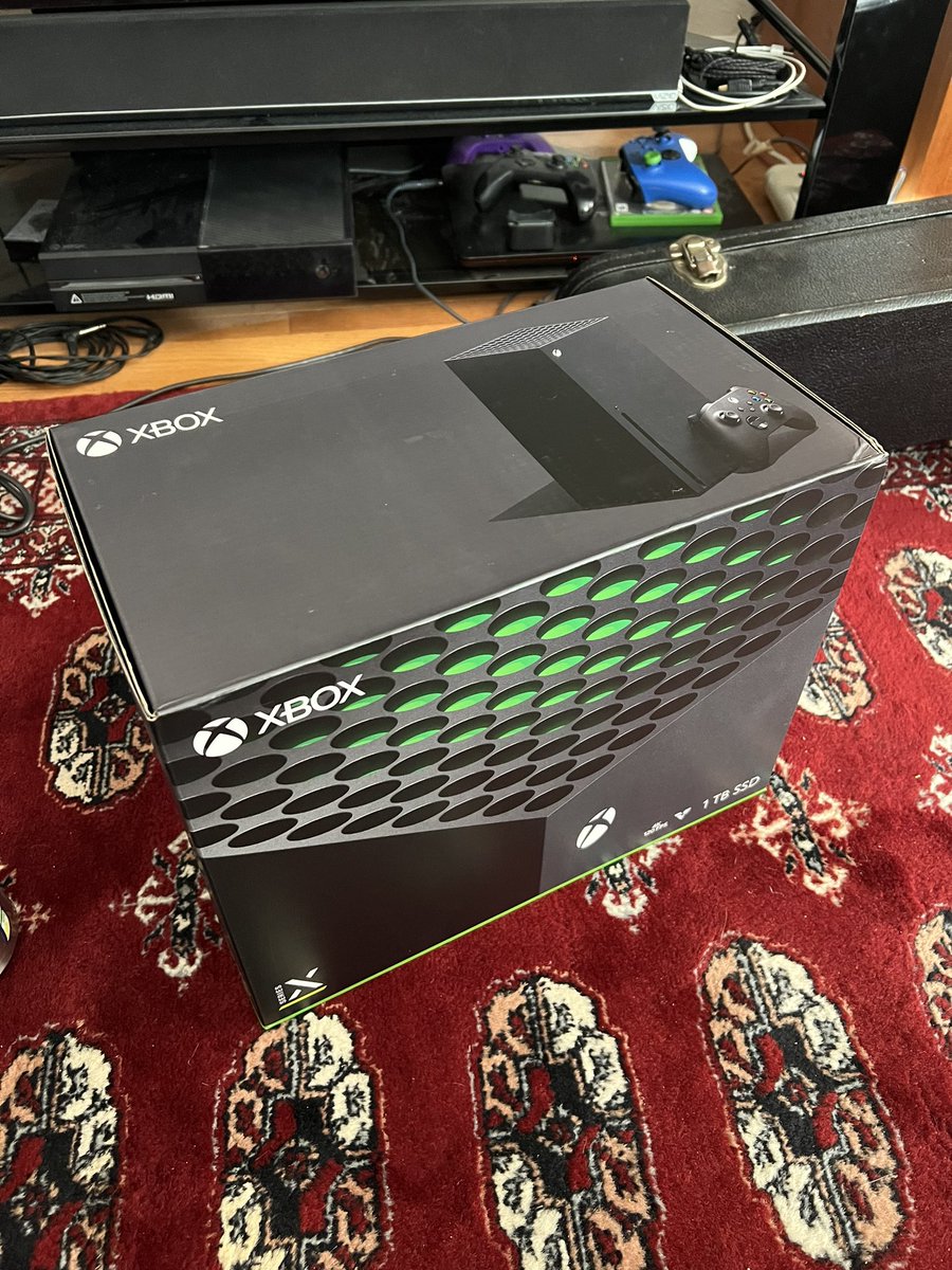 BriDoogle's tweet photo. Bumble didn’t get me a girlfriend… but it got me an Xbox and I have to say it’s infinitely better https://t.co/VRcEaNe1Bw