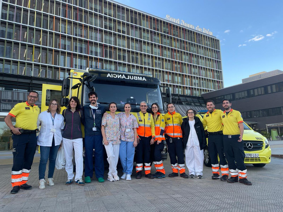semgencat's tweet photo. 🚑 El programa de trasllat de pacients pediàtrics en #ECMO que coordinen el #SEM i @vallhebron  és un referent a l’Estat Espanyol, i permet garantir la resposta 24 h al dia, 7 dies a la setmana.

#Q0 #CECOS #LogisticaSEM @salutcat  @Salud_na https://t.co/yS9iqqV2mH