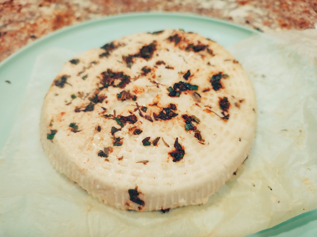 2nd #diy #cheese

🌾Spicy cilantro and green onion #goat 🧀
🐐
#homestead #growyourown #rawmilk #selfsufficient #Wednesdayvibe #HumpDay