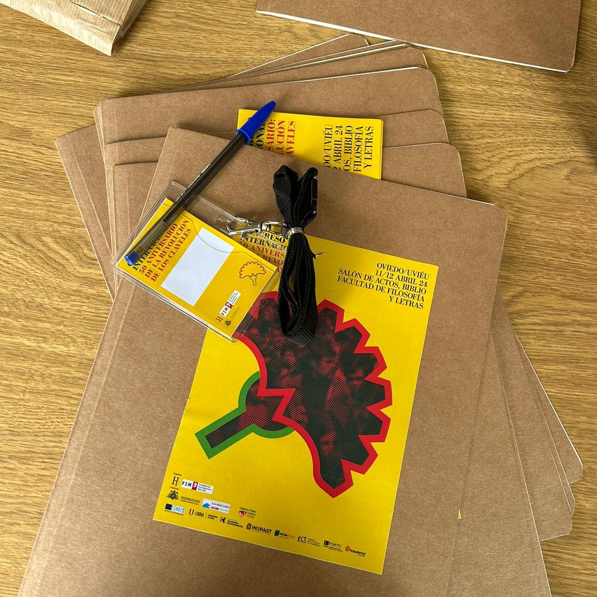 Falten menos de 24h pa qu'entame el nuesu congresu sobre'l 50 Aniversariu de la Revolución de los Claveles.  ¡Con munches ganes de que llegue mañana! #25deAbril #50Anos25Abril