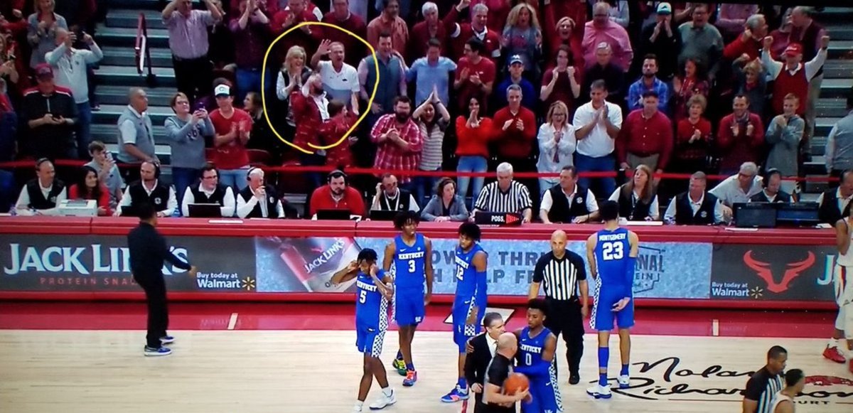PeterMorganWPS's tweet image. Hey, DVH is a cordial guy. See him here waving hello to our new Men's Basketball Coach at the University of Arkansas, John Calipari!

#WPS
#GoHOGS
#AllInGoodFun
#OneRAZORBACK