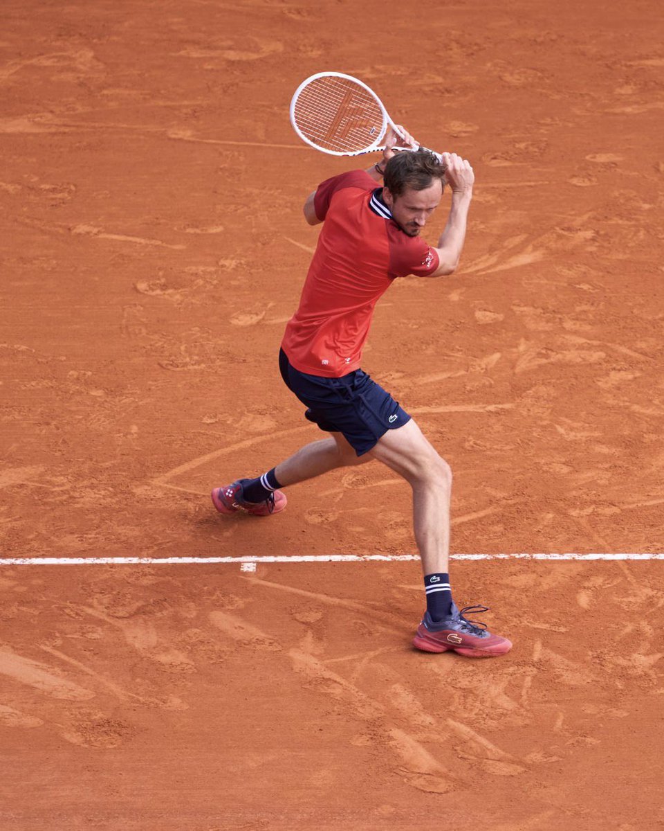 Hey clay 🧡 Daniil is moving into the third round in Monte-Carlo! @DaniilMedwed | @ROLEXMCMASTERS