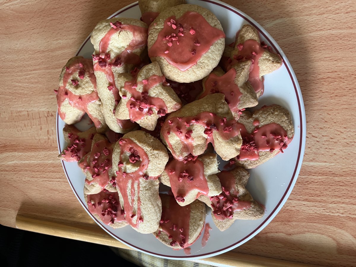Our therapy team are loving having students on placement from @QMUniversity. Sinead is spending some time this week baking with our guests, here it's Tantallon cookies! They were delicious! #respiteholidays #respitebreaks #enabling #leuchie #reimaginingrespite