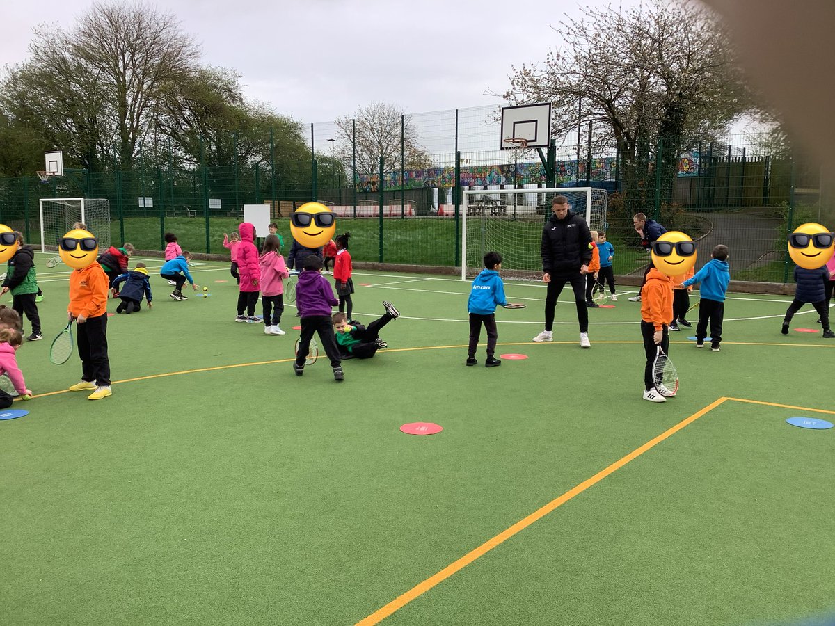 westheathprim's tweet image. Year 2 starting the summer term with a Tennis lesson #whps #whpspe #whpstennis