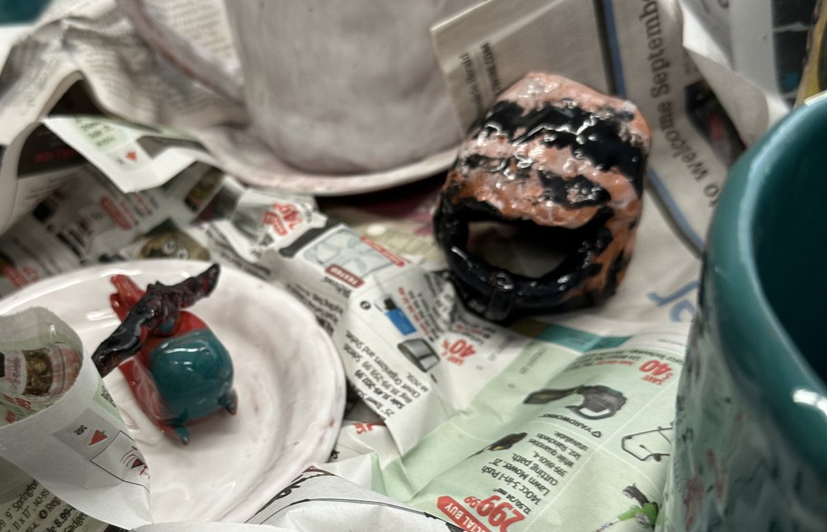 Many thanks to <a href="/HRCEPotteryLab/">Jill Sullivan</a> from the Grade 6 C/L class <a href="/ISEShrsb/">InglisStreetSchool</a> 
We ARE artists!