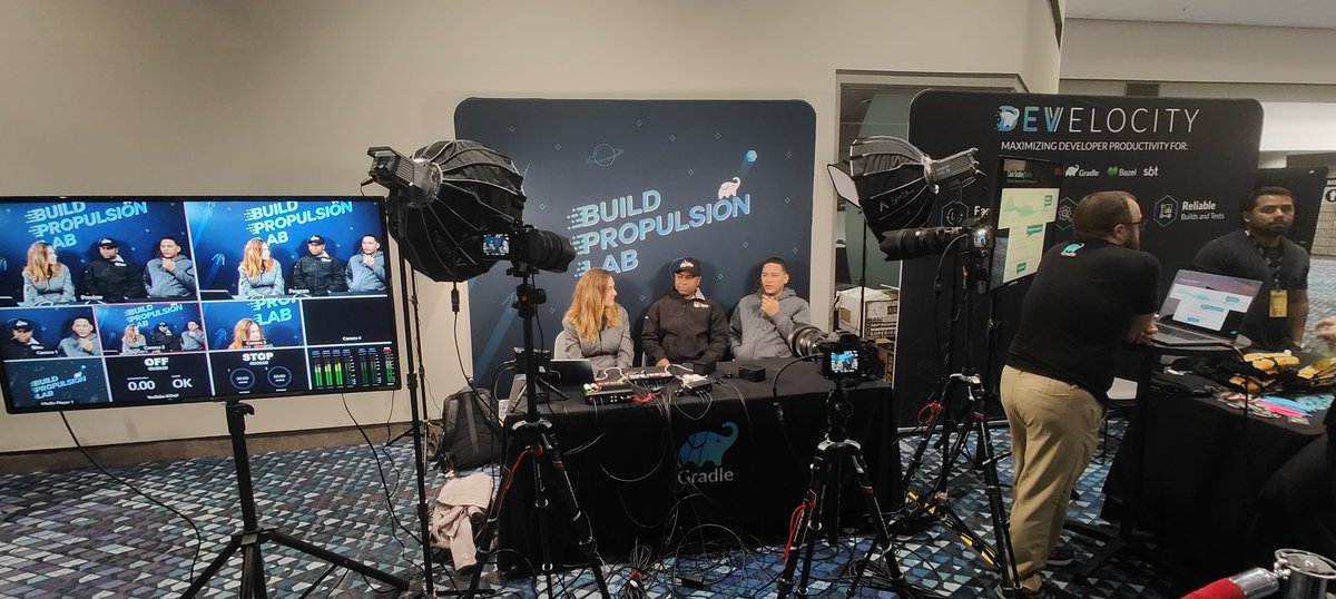 fred_pena's tweet image. Interview a our leader @eudriscabrera and @Brayanmnz_ with @heathervc @jcp_org #devnexus @JavaDominicano #javaforever