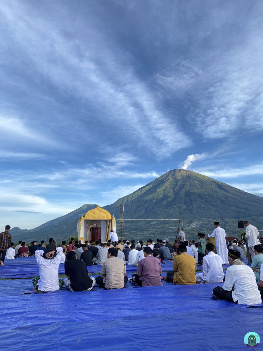 tanyakanrl's tweet image. View sholat ied salah satu desa di wonosobo 💚 MasyaAllah 

Sc: @..sayaizin