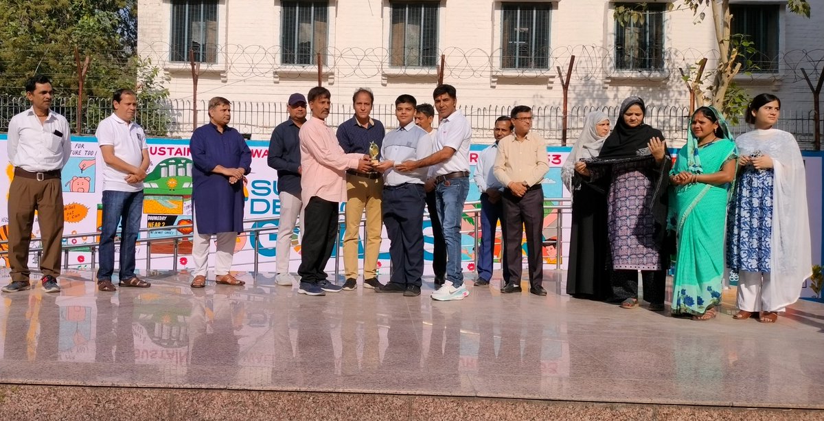 SemaltyRakesh's tweet image. #HolisticEducation &amp;amp; #CompetencyBasedAssessment are the corner stones of #NEP2020 which will do away with traditional rote learning 

#RpvvAsoseGautampuri felicitated  achiever students of the session 2023-24 for being #Persistent
#Resurgent &amp;amp; #Consistent

#SustainableEducation