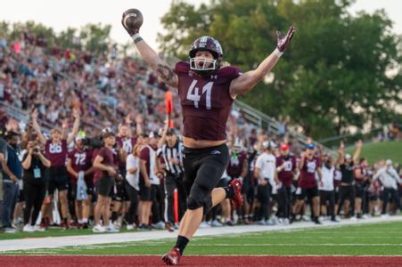 Big things are expected of @SIU_Football TE Aidan Quinn (@AJQuinn12) this fall. The 6-foot-1, 226-pound senior is a force with both his blocking & receiving. Quinn caught 27 passes for 348 yards & 3 TDs last season, including 5 catches for 85 yards & a TD in the FCS playoffs.