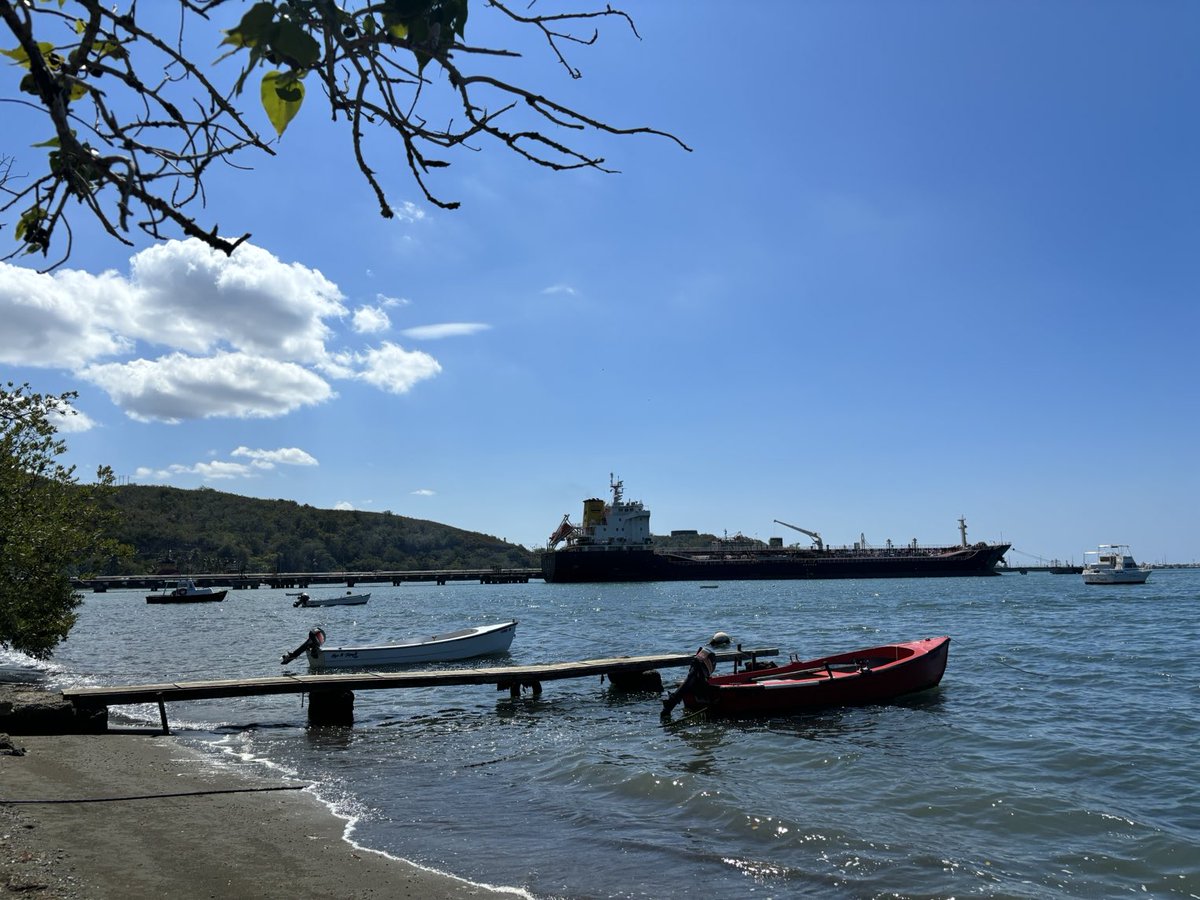 Desde la Bahía de Guayanilla PR Un cielo despejado y mucha 🥵 calor ⁦@DeborahTiempo⁩ ⁦@rcortestv2⁩ ⁦@carlosomartv⁩ ⁦@adamonzon⁩ ⁦@SLopezTiempo⁩ ⁦@zamiratv⁩