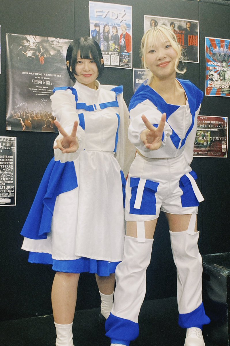 koiketa93's tweet image. 舞台「トラオムジカに響く」小話①

今回ライブハウスの話ということで楽曲、衣装、美術などご縁で実際のものをお借りしてます。

FiDZから衣装、美術、楽曲「螺旋エントロピー」
ヒナタトカゲから衣装、美術、楽曲「天命」

舞台を観た方もこれからの方も是非チェックしてください！