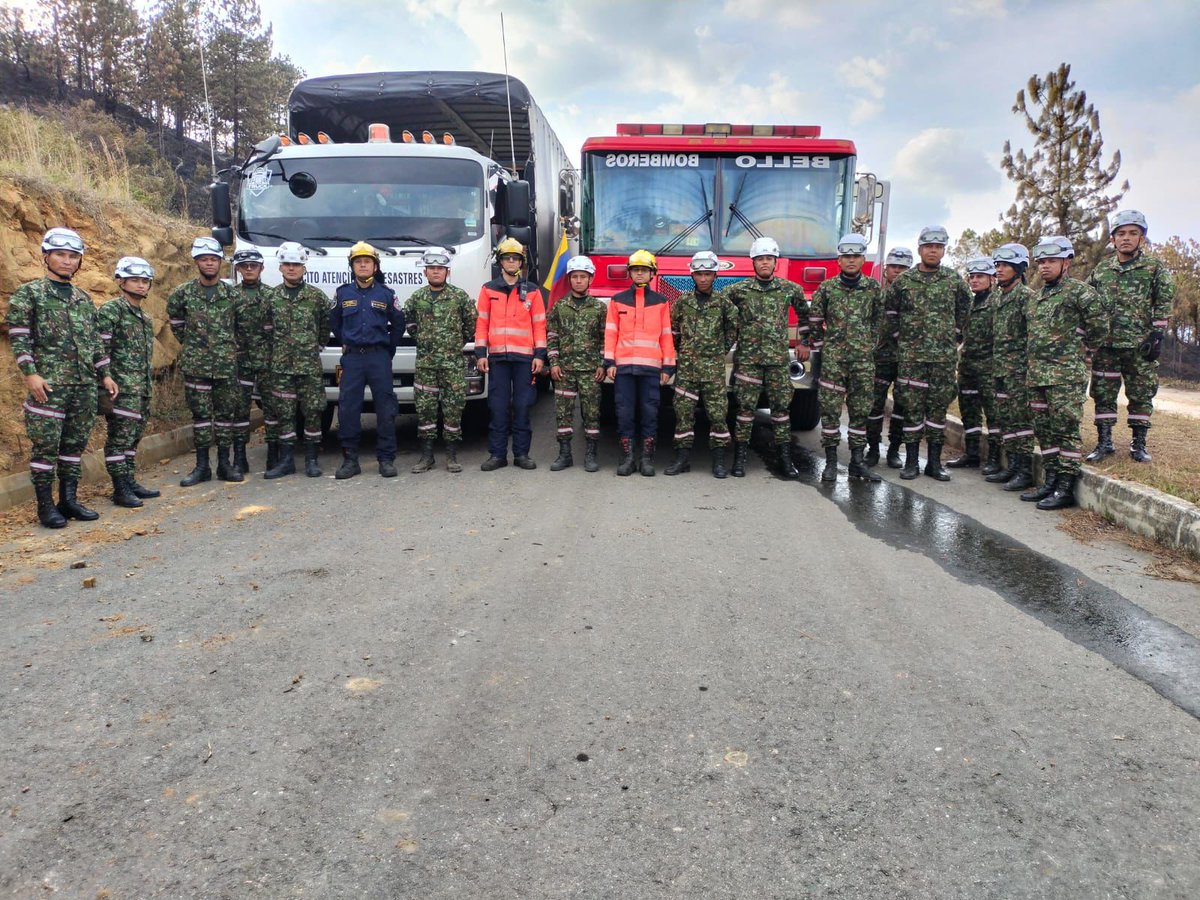 La Brigada de @Ingenieros_EJC de Atención y Prevención de Desastres, en articulación con las entidades operativas del #SNGRD, liquidaron un incendio forestal que se registró en Bello, #Antioquia, donde alrededor de 8 hectáreas resultaron afectadas.   
#ProtegemosLaVida