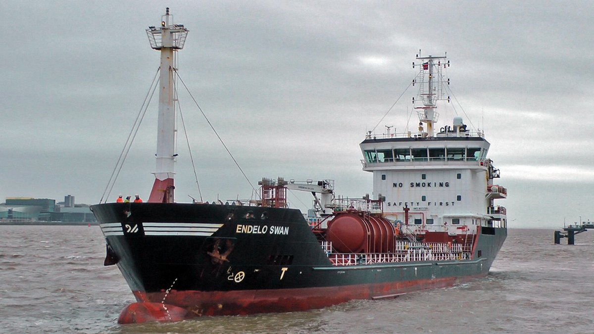 Chemical / oil tanker Endelo Swan arriving on the River Mersey from Italy. We watch her arriving close to Seacombe Ferry Terminal, here she performs a 180 turn. She then carefully enters the lock, from here she is moored up. Watch the video here:- youtu.be/XU5TpS39ILQ