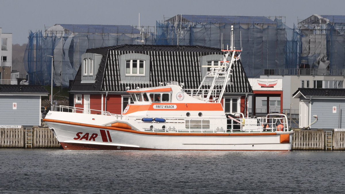 RickyGTS's tweet photo. #Seenotrettungskreuzer FRITZ KNACK der #Seenotretter klar P3 an seinem Liegeplatz in #Olpenitz 🙂 Heute mal Ostseite 🙂👍🏻 #TeamSeenotretter 🫡 https://t.co/FAgZTDrmK8